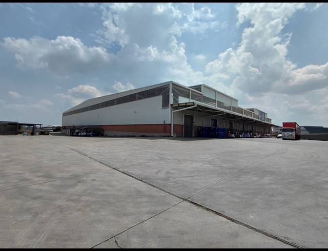 7,838M² WAREHOUSE TO LET IN CLAYVILLE